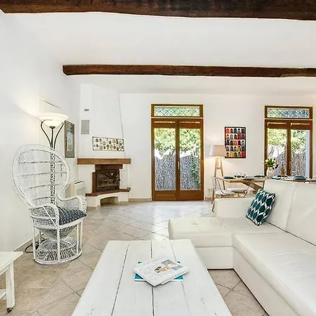 Privatunterkunft Beautifulwith A Swimming Pool!